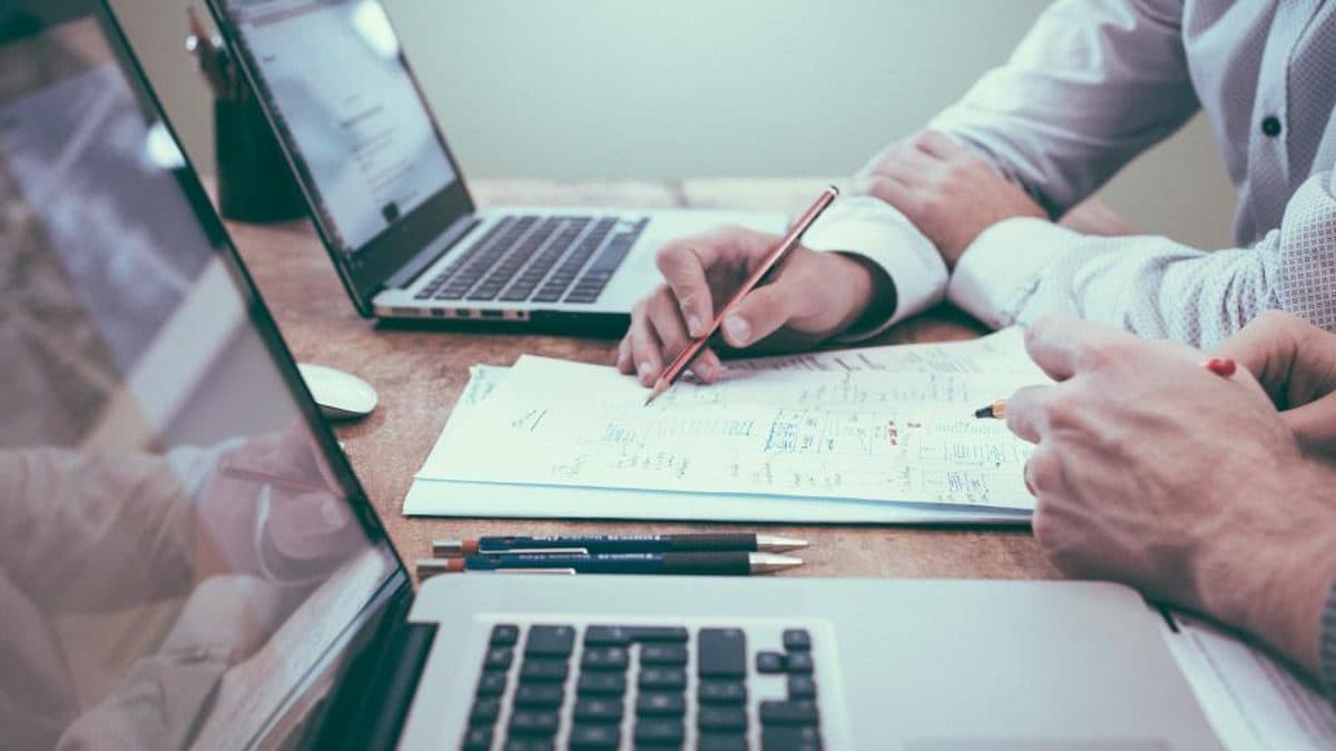 The Philippine Resume Format: Structure, Photos, Biodata, and What Actually Works Today